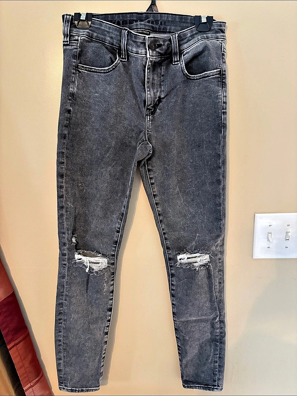 American Eagle Next Level Stretch Distressed Skinny Jeans in Gray Size 8 Jegging